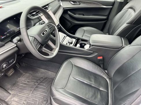 Used 2023 Jeep Grand Cherokee Limited AWD/4WD image 26