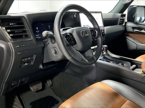 Used 2024 Lexus GX 550 w/ Accessory Package (Z1) AWD/4WD image 16