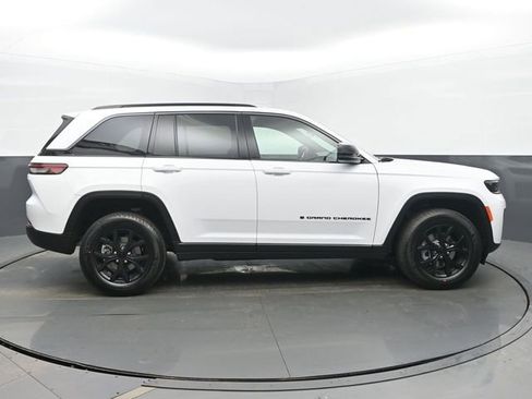 New 2026 Jeep Grand Cherokee Laredo image 6