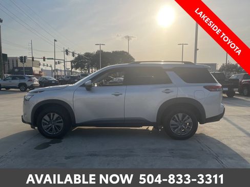 Used 2025 Nissan Pathfinder SV FWD image 2