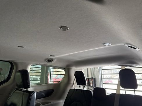 Used 2024 Chrysler Pacifica Touring-L image 36