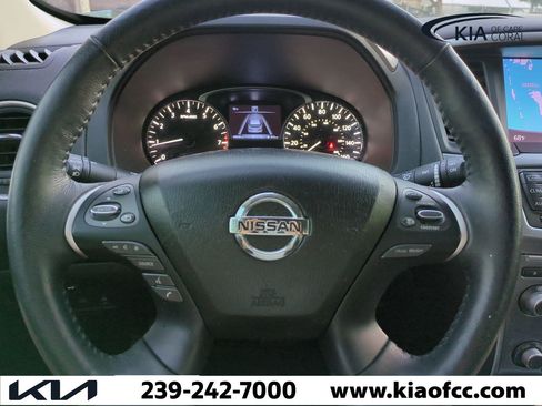 Used 2020 Nissan Pathfinder SL image 27