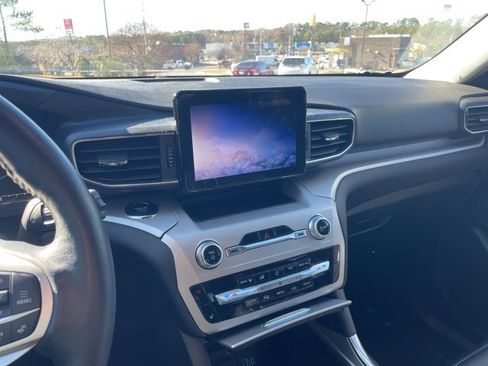 Certified 2023 Ford Explorer XLT w/ Equipment Group 202A image 10