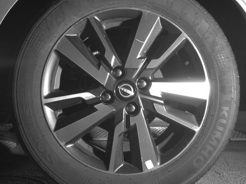 Used 2025 Nissan Versa SV image 14