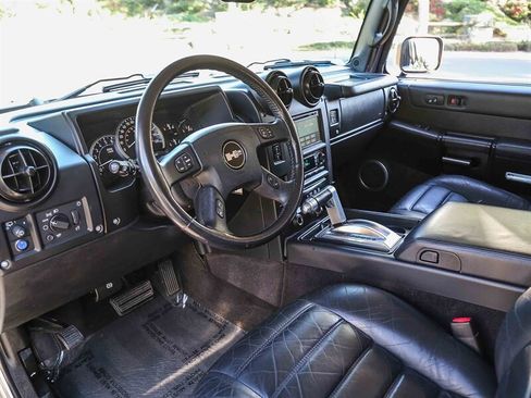 Used 2005 HUMMER H2 w/ Preferred Equipment Group image 31