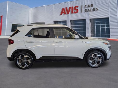 Used 2025 Hyundai Venue SEL image 5