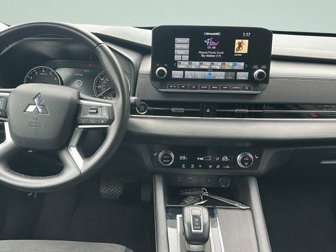 Used 2024 Mitsubishi Outlander SE Black Edition FWD image 19