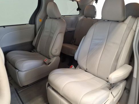 Used 2013 Toyota Sienna XLE AWD/4WD image 19