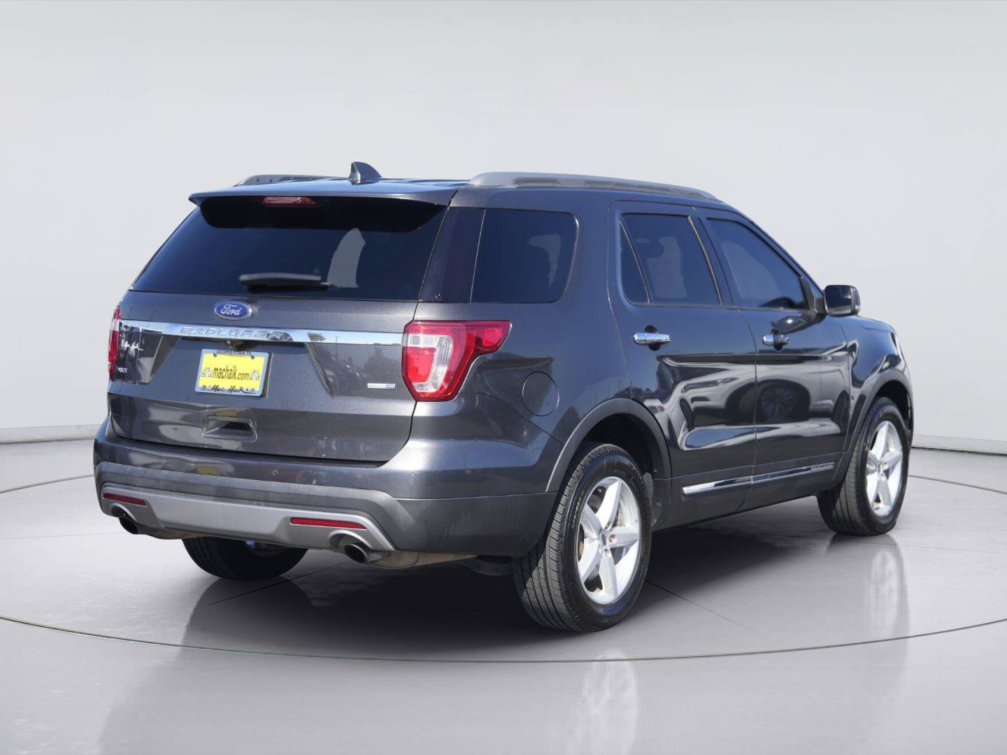 Used 2016 Ford Explorer XLT w/ Equipment Group 202A AWD/4WD image 6