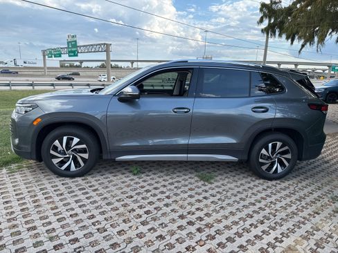 New 2025 Volkswagen Tiguan S FWD image 4