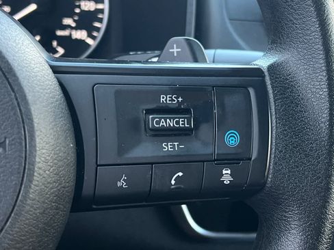 Used 2024 Nissan Rogue SV FWD image 30