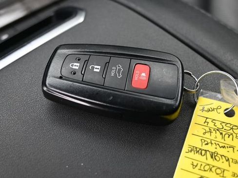 Used 2022 Toyota Highlander Limited AWD/4WD image 21