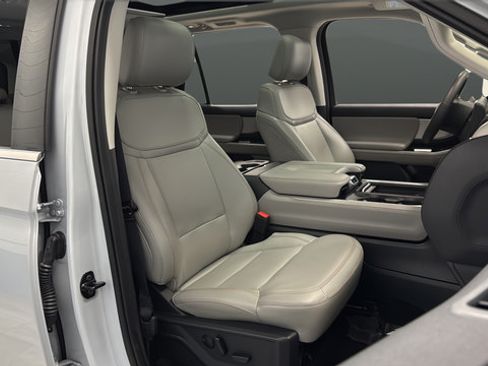 Used 2025 Ford Expedition Max Active AWD/4WD image 23