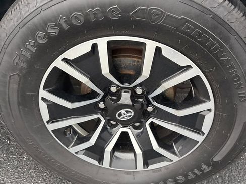 Used 2022 Toyota Tacoma TRD Sport image 11