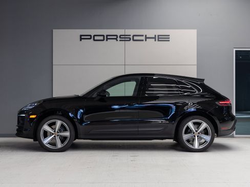 Certified 2025 Porsche Macan image 2
