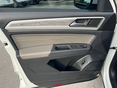 Used 2021 Volkswagen Atlas Cross Sport SE w/ Panoramic Sunroof Package AWD/4WD image 17