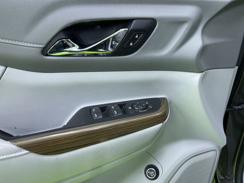 Used 2019 GMC Acadia SLE image 16