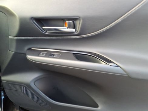 Certified 2023 Toyota Venza XLE image 8