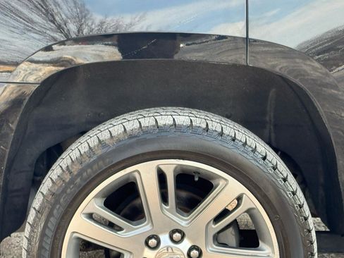 Used 2015 Cadillac Escalade Premium image 25