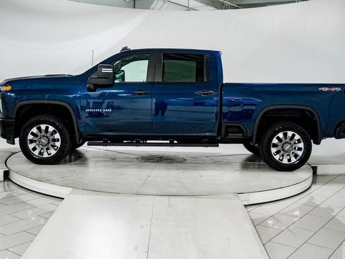 Used 2022 Chevrolet Silverado 2500 Custom w/ Custom Value Package AWD/4WD image 4