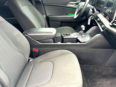 Used 2025 Kia Sportage LX FWD image 23
