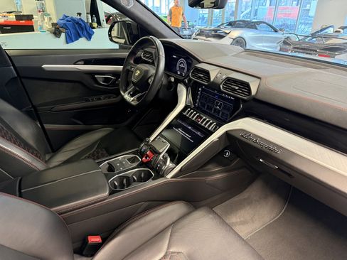 Used 2020 Lamborghini Urus image 20