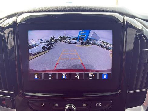 Used 2022 Chevrolet Traverse RS FWD image 26
