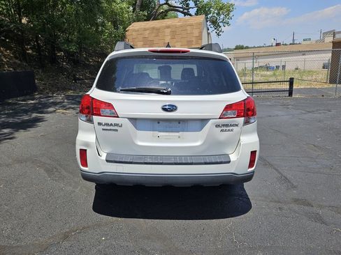Used 2011 Subaru Outback 2.5i Premium AWD/4WD image 4