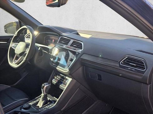 Used 2024 Volkswagen Tiguan SEL R-Line image 22