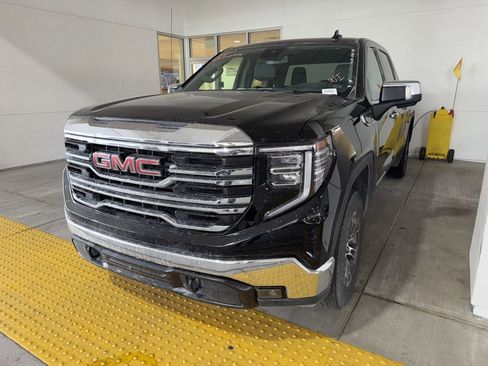 Used 2025 GMC Sierra 1500 SLT image 2