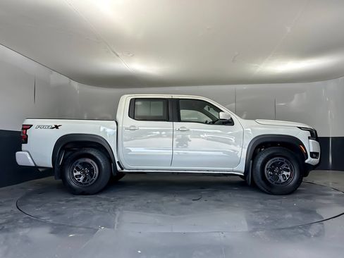 Used 2025 Nissan Frontier Pro-X RWD image 2
