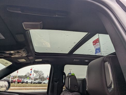 Used 2022 Cadillac Escalade ESV Premium Luxury Platinum w/ Heavy-Duty Trailer Package image 18