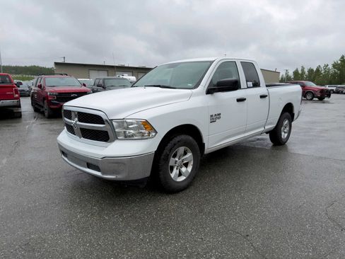 Used 2024 RAM 1500 Classic SLT AWD/4WD image 3