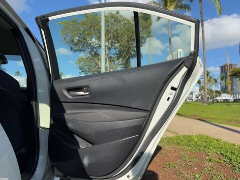 Used 2020 Toyota Corolla LE image 16