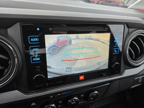 Used 2019 Toyota Tacoma TRD Sport AWD/4WD image 39
