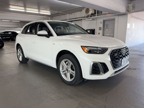 Used 2023 Audi Q5 e Premium Plus image 7