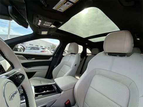 Used 2024 Jaguar F-PACE R-Dynamic S image 13