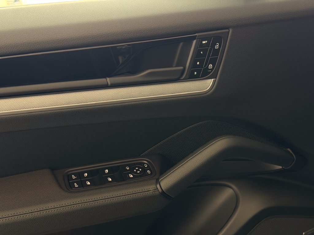 Certified 2026 Porsche Cayenne Coupe AWD/4WD image 14