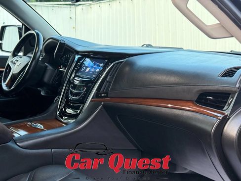 Used 2016 Cadillac Escalade Luxury AWD/4WD image 25