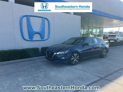 Used 2021 Nissan Altima 2.5 SR image 1