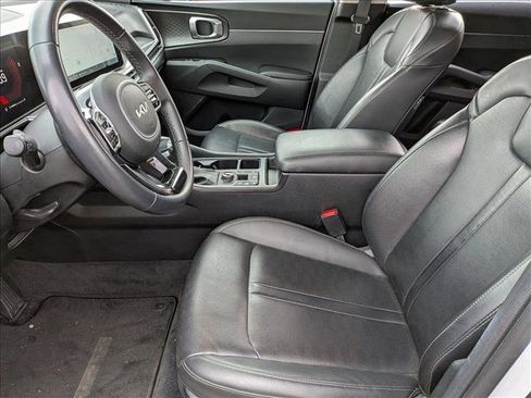 Used 2024 Kia Sorento S image 8