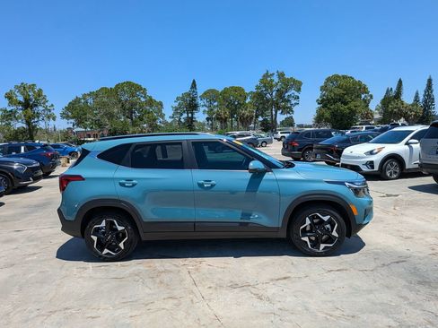 Certified 2025 Kia Seltos EX FWD image 9