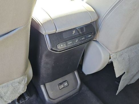 Used 2023 Toyota Highlander LE image 16