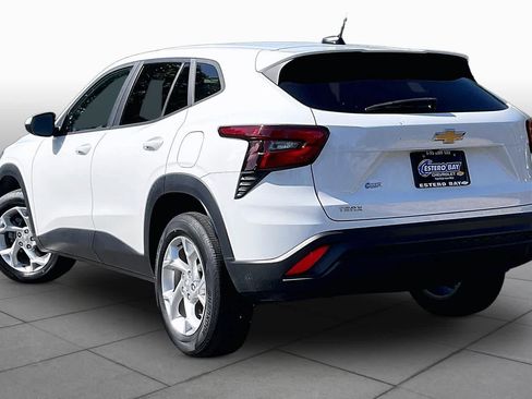 Used 2024 Chevrolet Trax LS w/ LS Convenience Package FWD image 12