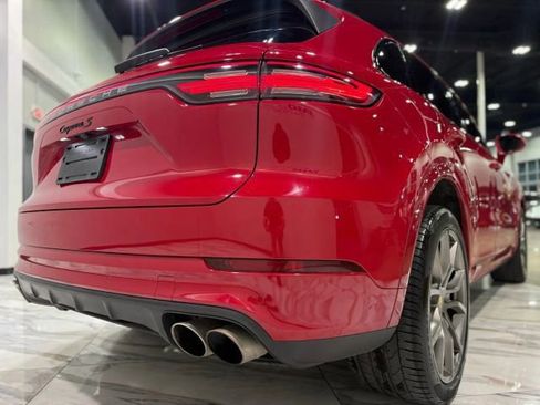 Used 2021 Porsche Cayenne S image 10