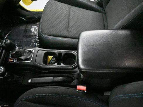 Used 2024 Jeep Wrangler Unlimited Rubicon 4xe AWD/4WD image 15
