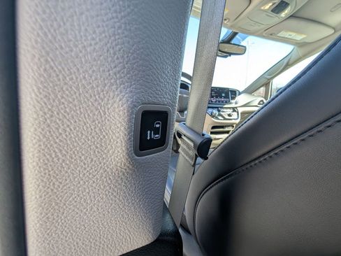 Used 2024 Chrysler Pacifica Touring-L image 39