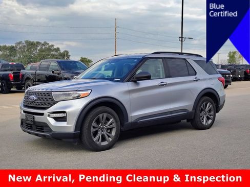 Certified 2021 Ford Explorer XLT w/ Equipment Group 202A AWD/4WD image 1