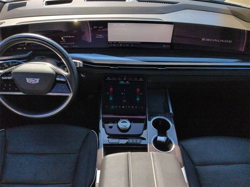 Certified 2025 Cadillac Escalade Premium Luxury image 31