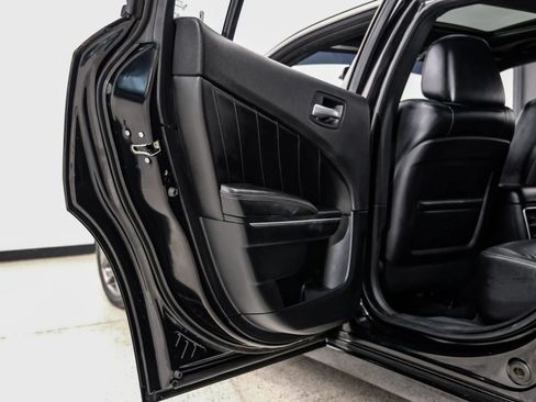 Used 2015 Dodge Charger R/T w/ Plus Group RWD image 59